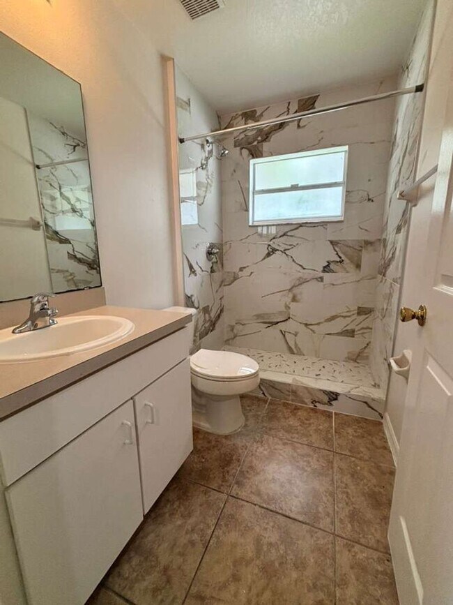 Building Photo - Nice 4 bedroom home in Kissimmee