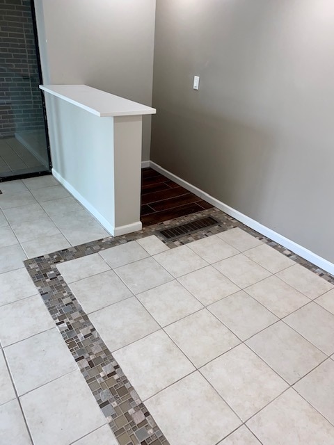 Interior Photo - EDEN ROC APARTMENTS -- 048
