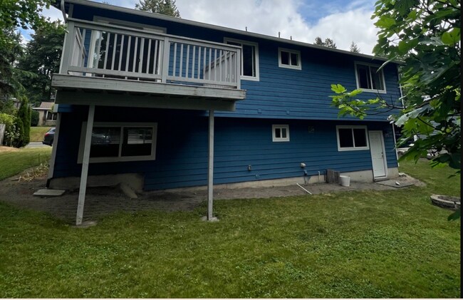 Building Photo - Remodeled 3 Bedroom Kirkland Home