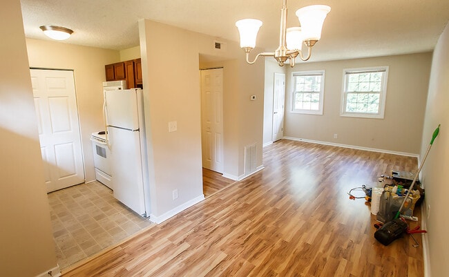 Primary Photo - 33 Canteberi Ct