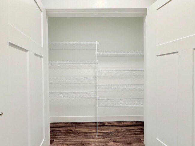 Building Photo - Gorgeous Condo in Vineyard!