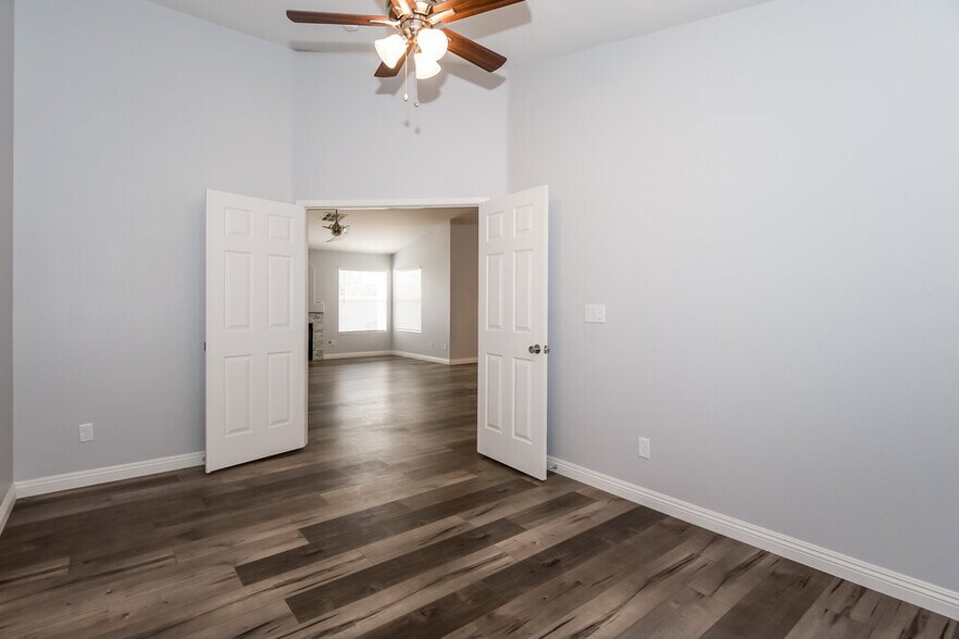 Building Photo - 704 Colonnade Row Dr