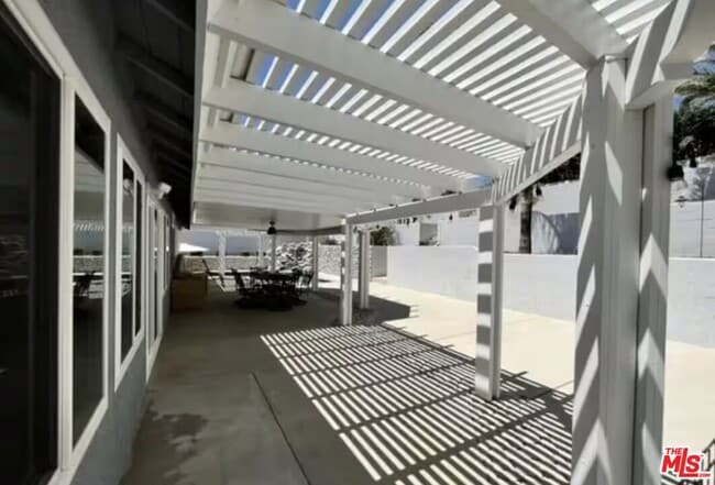 Building Photo - 2982 Briarwood Dr