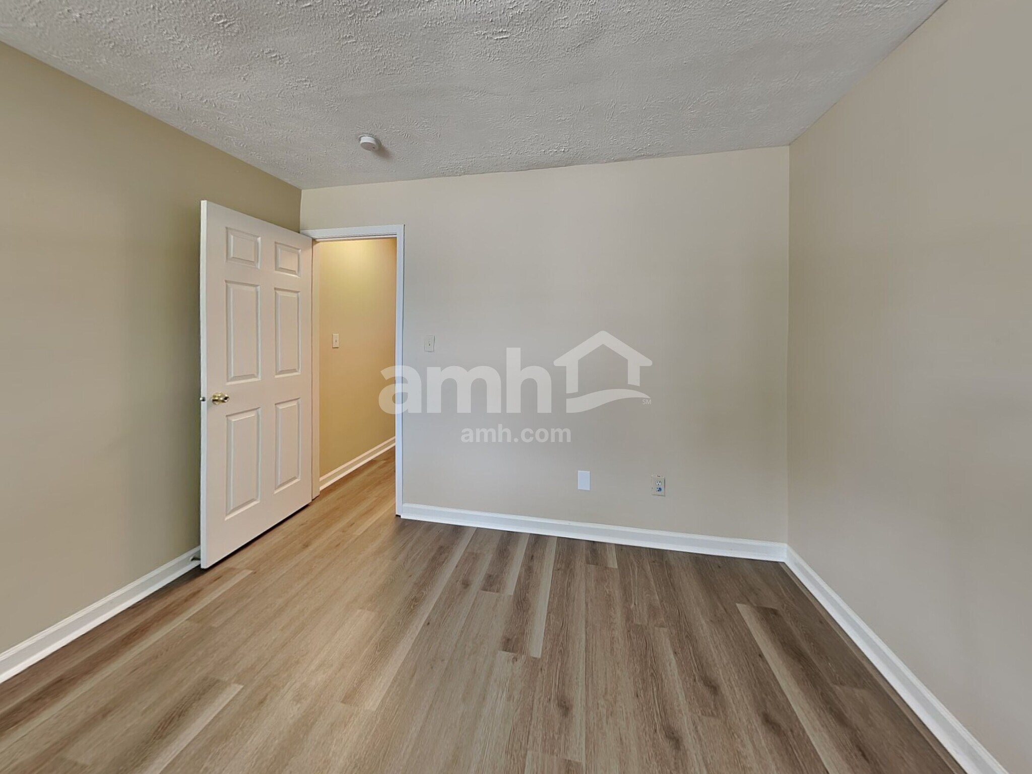 Building Photo - 5220 Bogey Dr