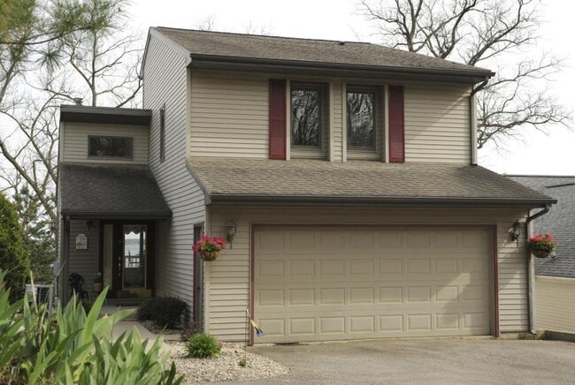 Building Photo - 3 bedroom in Hickory Corners MI 49060