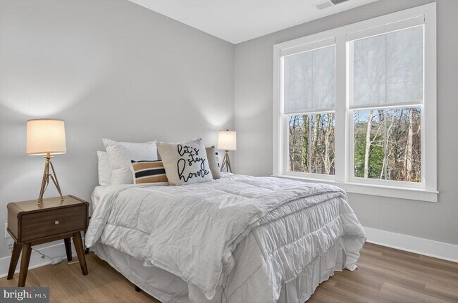 Building Photo - 76 Old Mill Bottom Rd N