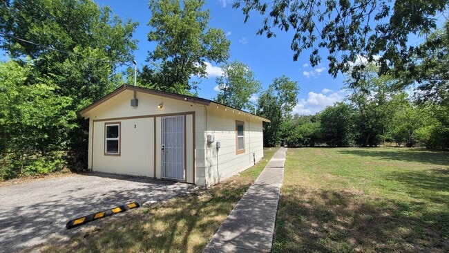 Building Photo - 234 Senisa Dr