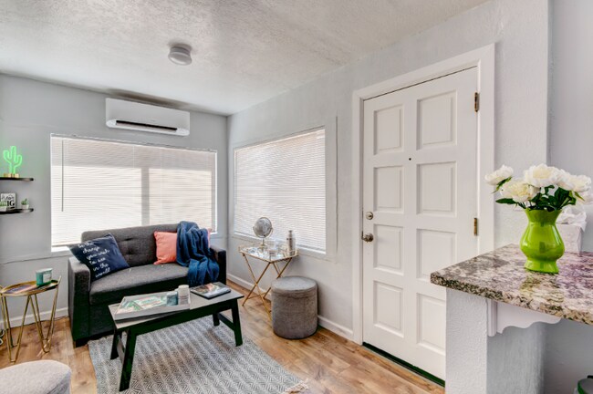 Building Photo - 410 Harvard Dr SE