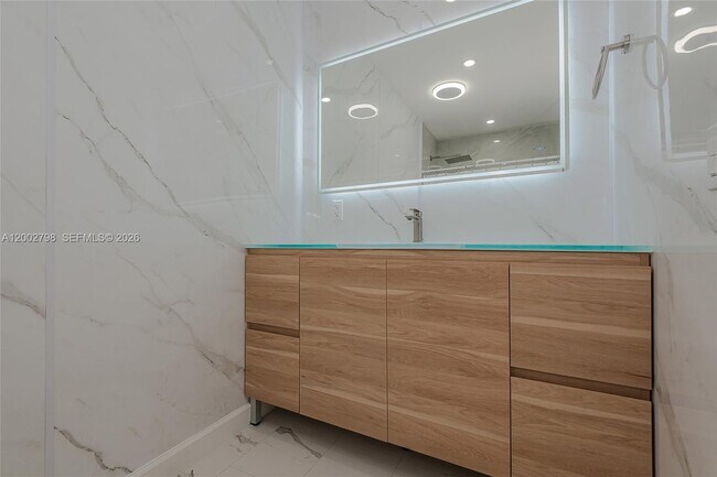 Building Photo - 6325 SW 138th Ct