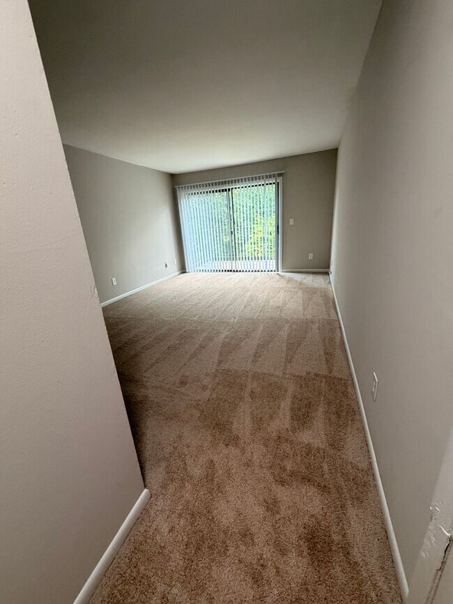 Building Photo - 310 Orchard Trace Ln