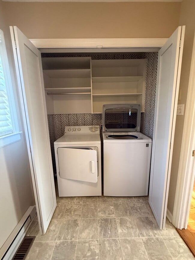 Building Photo - Fantastic Home Near Three Chopt and Patterson Available immediately!