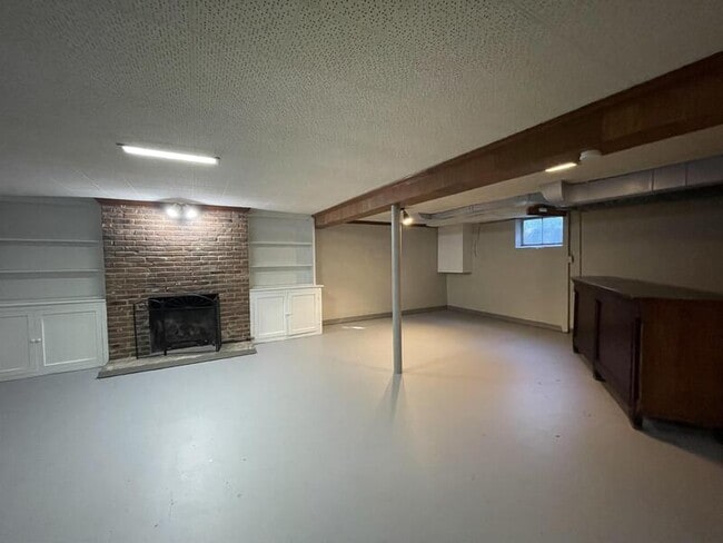 Building Photo - 711 Waterford Rd