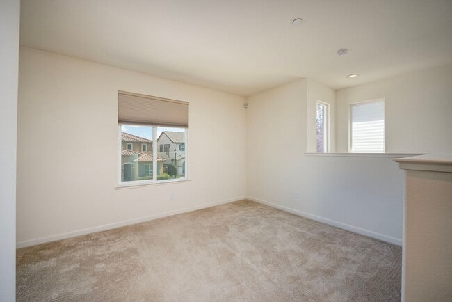 Building Photo - 1175 Dartmouth Cir