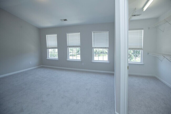 Building Photo - 102 Chandler Chase Ct
