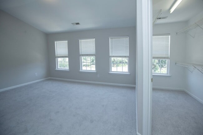 Building Photo - 2 Bedroom 2.5 Bath with Lake View in Morrisville, NC!