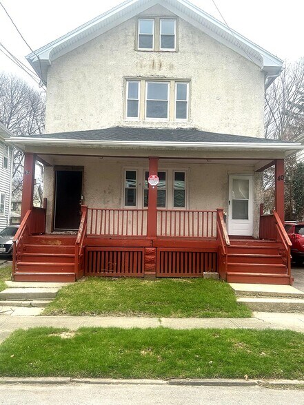 Building Photo - 40 Moulson St