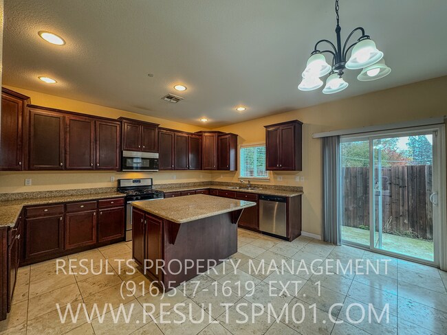 Building Photo - Beautifully Upgraded 3 Bedroom