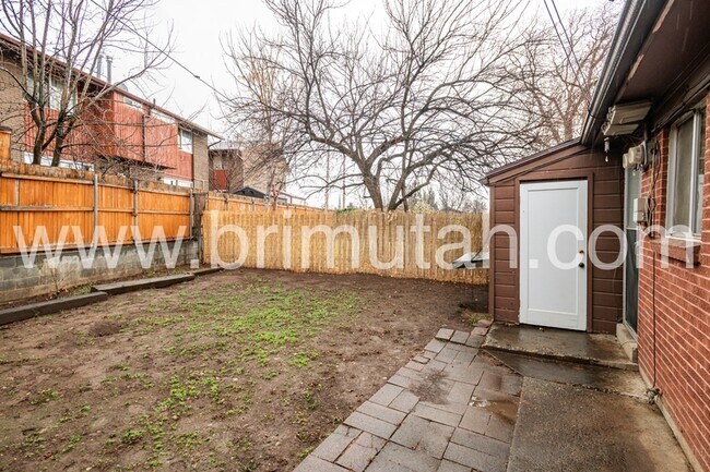 Building Photo - 3953-3955 Alberly Way