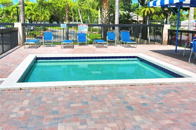 Building Photo - 3559 Cocoplum Cir