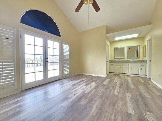 Building Photo - Pool Home – 3 Bed | 3 Bath | 1,625 Sq Ft