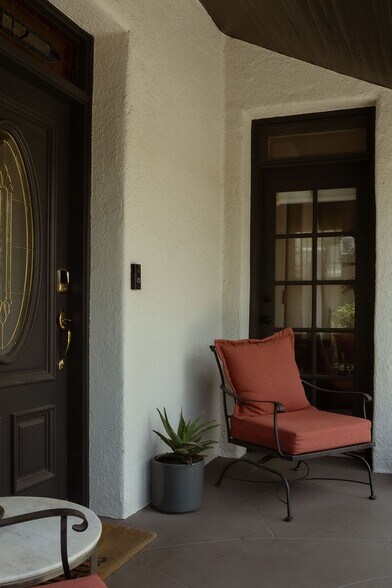 Building Photo - 112 E 16th St