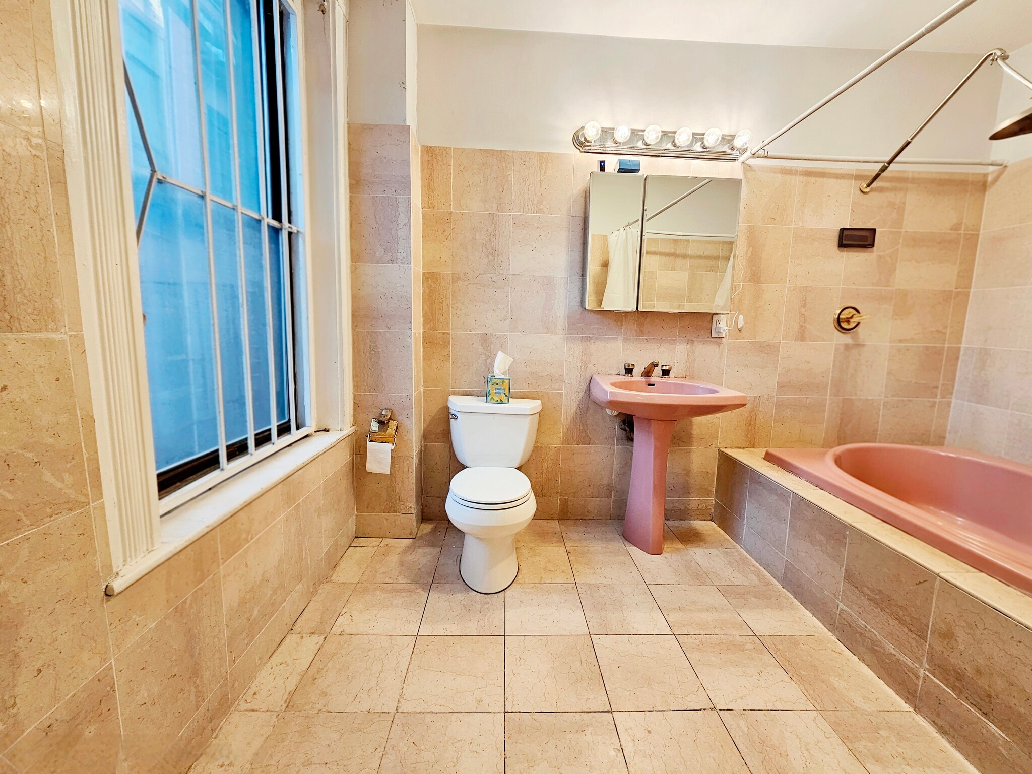 Building Photo - 425 Marlborough St