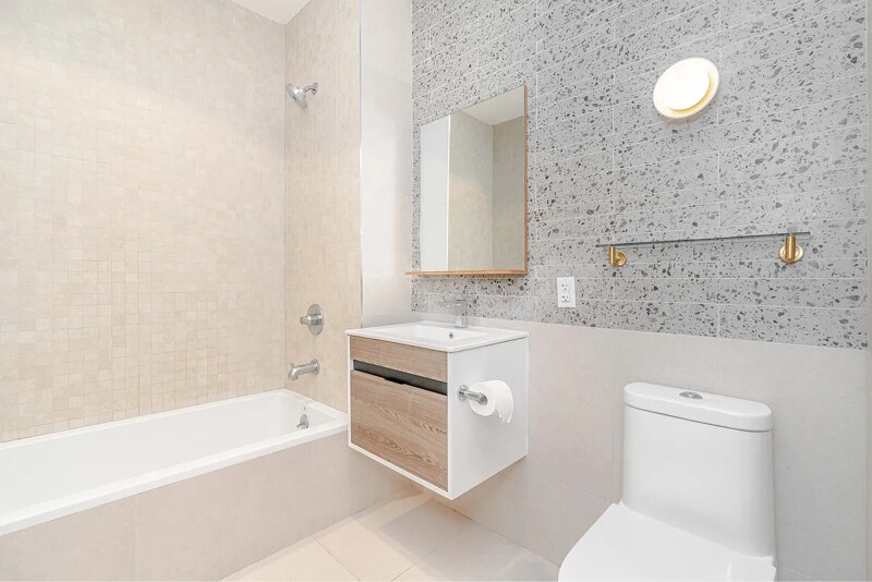 Building Photo - 223 E 96th St