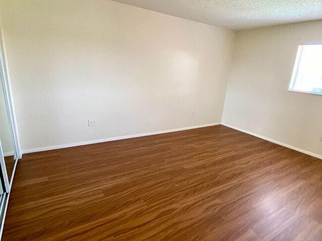 Building Photo - MOVE IN SPECIAL! 50% OFF FEBRUARY RENT! 2 ...