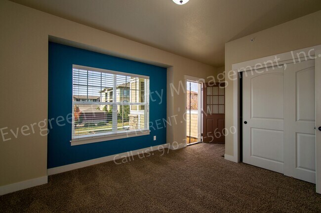 Building Photo - 5020 Cinquefoil Ln