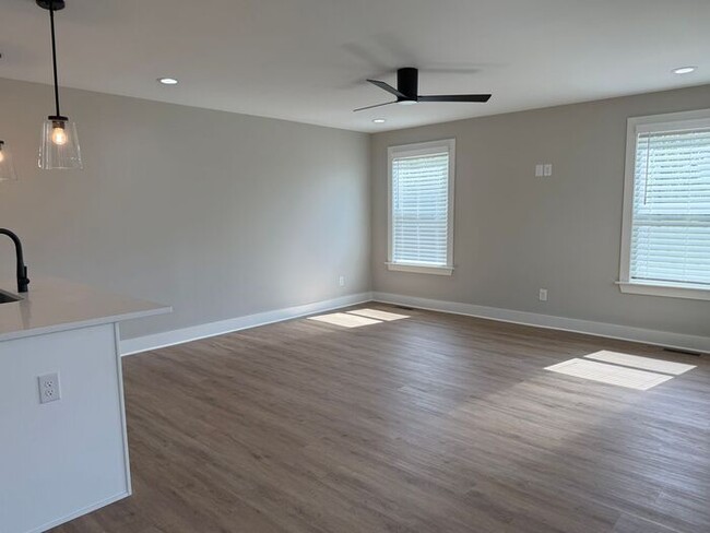 Building Photo - Lovely New Home in Old Hickory - Fenced in...