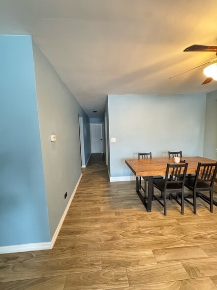 Building Photo - 5326 S 72nd Ct