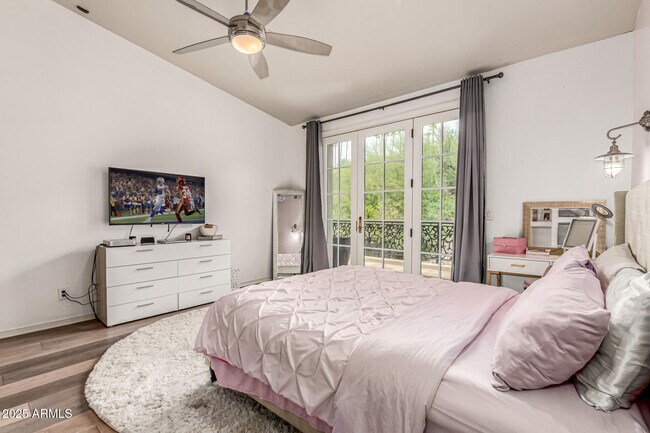 Building Photo - 6050 N Paradise View Dr