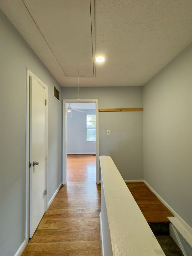 Building Photo - Charming 2 Bedroom/2 Bathroom Townhome in ...