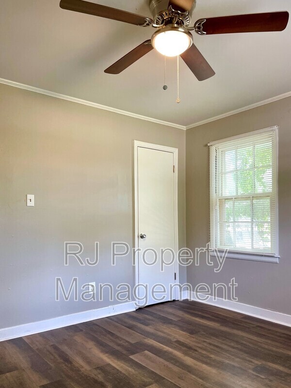 Building Photo - 4095 Chelsea Ave