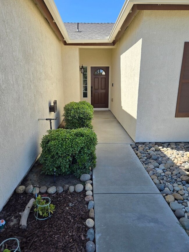 Building Photo - Beautiful 3 bedroom!