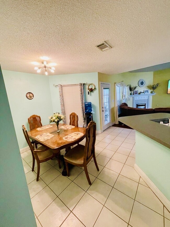 nook - 732 Denise Dr