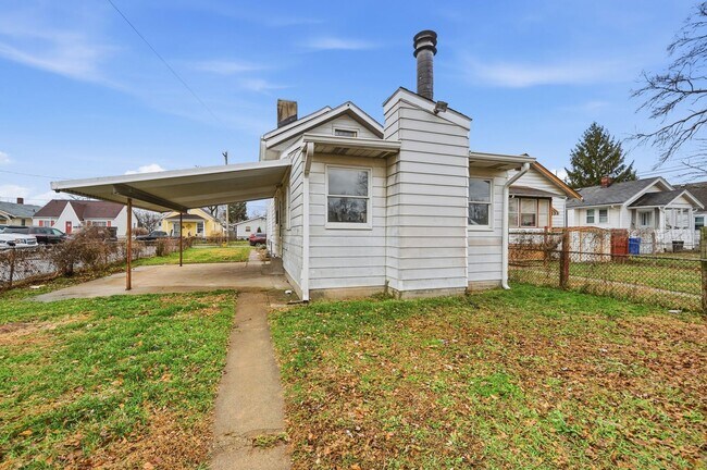 Building Photo - Three Bedroom Home in Hamilton!