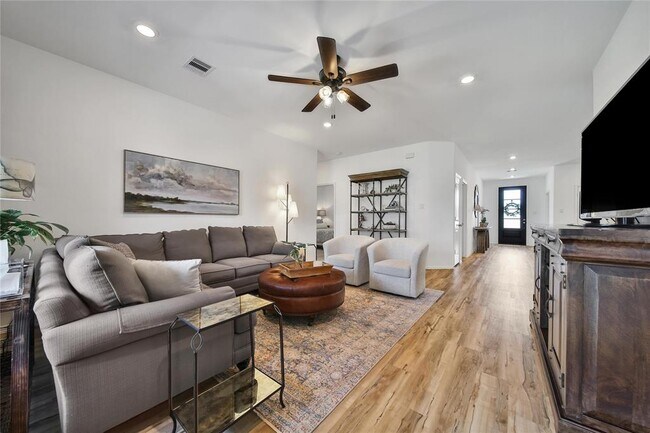 Building Photo - 15415 Surrey Pines Ln