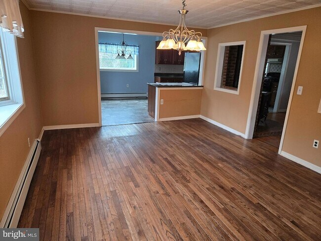 Building Photo - 242 S Sugan Rd