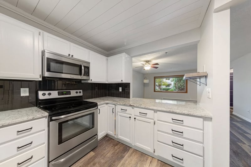 Building Photo - 2100 Ridge Dr