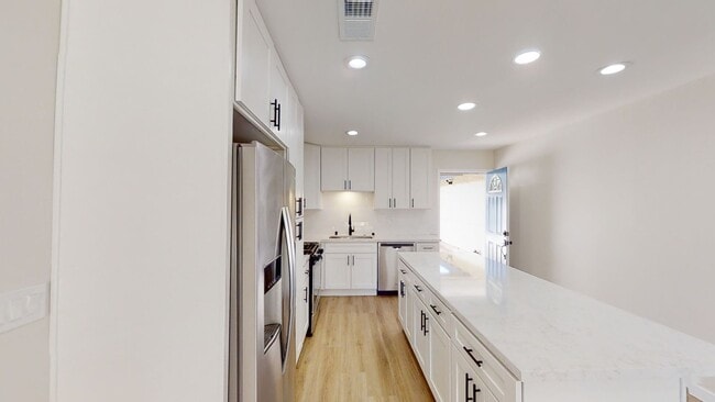 Building Photo - Newly Renovated (2022), 4BD/2BA