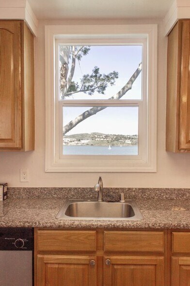 Building Photo - 352 Winslow St