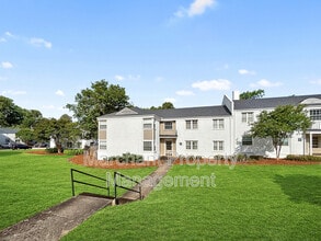 Building Photo - 100 Lewis Dr