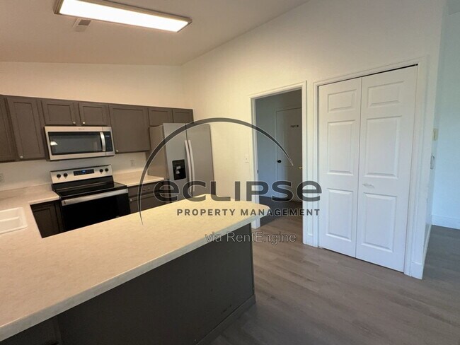 Building Photo - 560 Huntington Point Ln