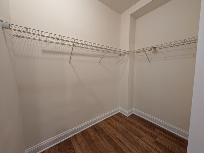Building Photo - 5417 N Kenmore Ave
