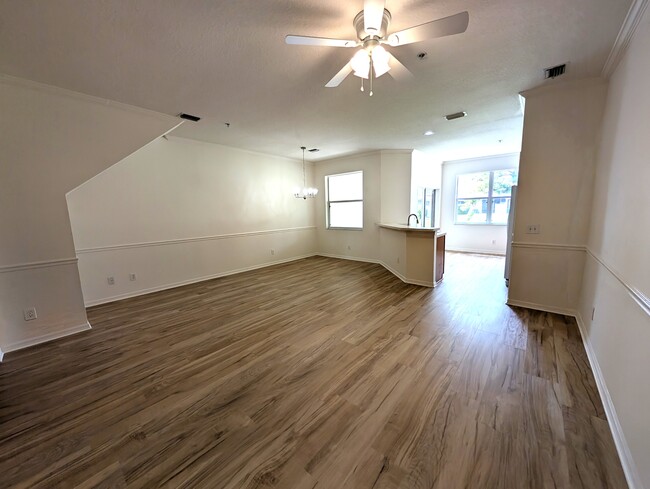 Building Photo - 4004 Crabtree Ave