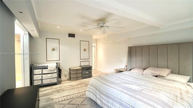 Building Photo - 741 E Coco Plum Cir