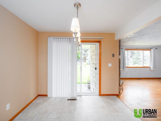 Building Photo - 3 Bedrooms | 1 Bathroom | 2,168 Sq. Ft. | Attached Garage | Large Yard