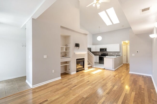 Building Photo - 2BR w/ Attached Garage & Balcony near Downtown Littleton