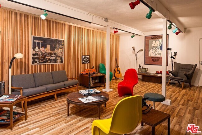 Building Photo - 4965 Calvin Ave